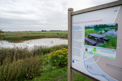 Innovatie demontabele bank tegen wateroverlast - Hessenpoort Zwolle